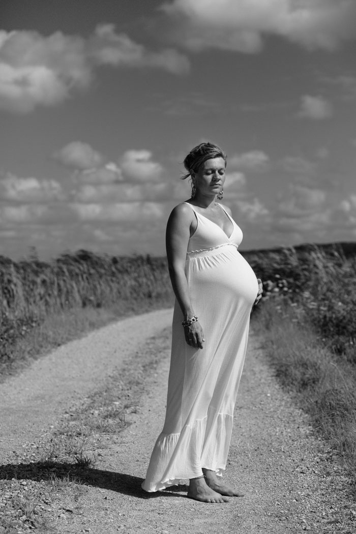 portrait de femme enceinte robe blanche bretagne