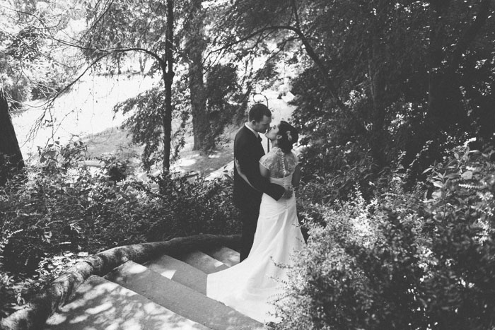 photographe mariage rennes parc thabor noir et blanc photo de couple