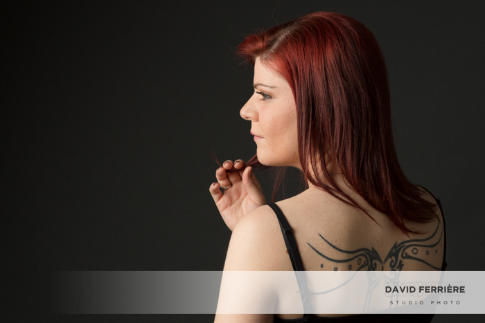 portrait de femme en studio idee cadeau photo couleurs tatouage tatoo