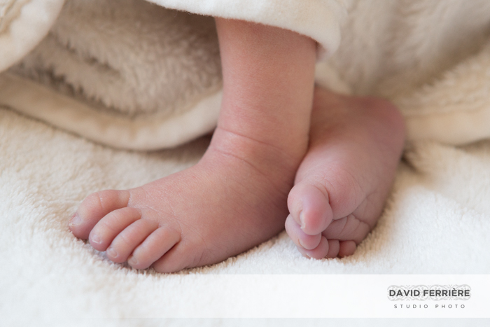 gros plan pied de bebe nourrisson naissance portrait