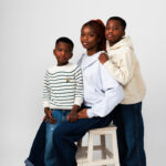 Mademoiselle D, Messieurs J. & J., un portrait de fratrie au studio